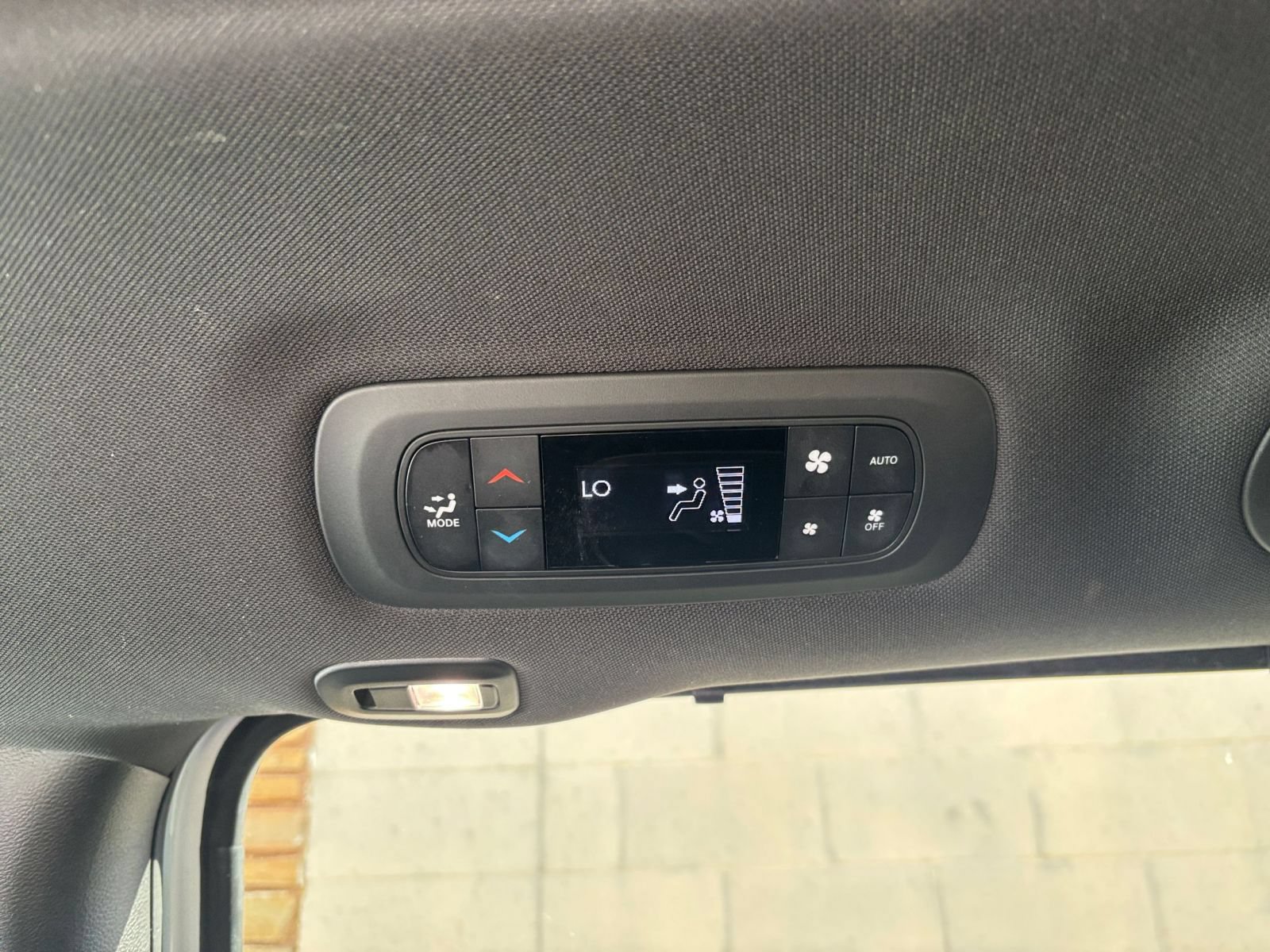 Used 2025 Chrysler Pacifica Limited FWD image 25