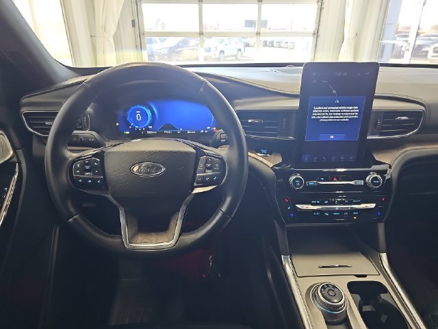 Used 2023 Ford Explorer Platinum w/ Technology Package AWD/4WD image 13