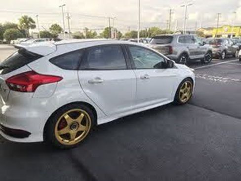 Used 2017 Ford Focus ST w/ Equipment Group 402A FWD image 12