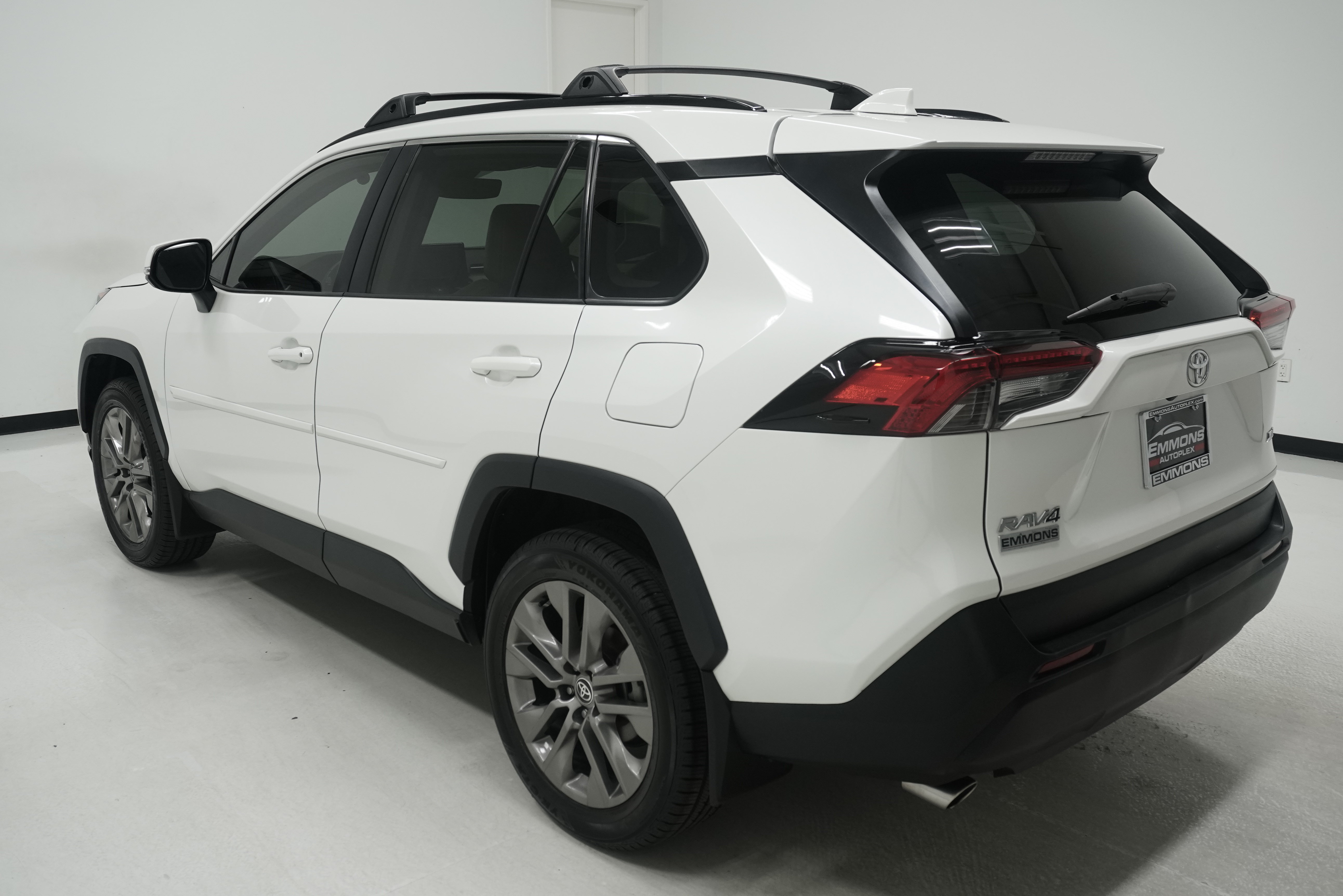 Used 2021 Toyota RAV4 XLE Premium FWD image 6