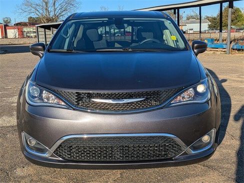 Used 2020 Chrysler Pacifica Touring image 9