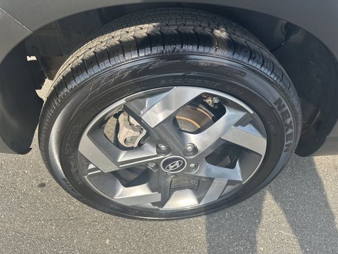 Used 2025 Hyundai Venue SEL FWD image 29