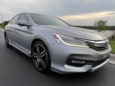 Used 2017 Honda Accord Touring image 16