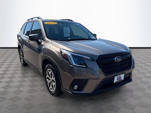 Used 2024 Subaru Forester Premium AWD/4WD image 3