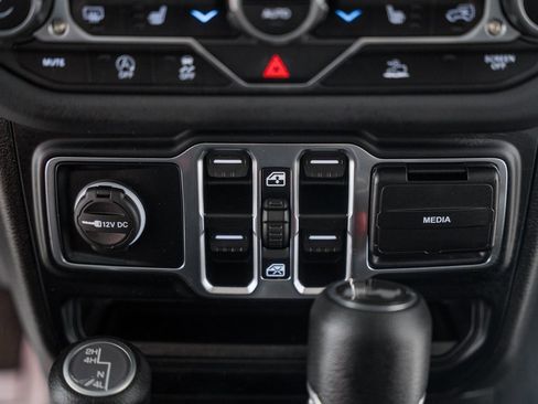 Used 2024 Jeep Wrangler Sahara image 30