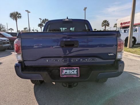 Used 2022 Toyota Tacoma TRD Sport w/ Technology Package image 7