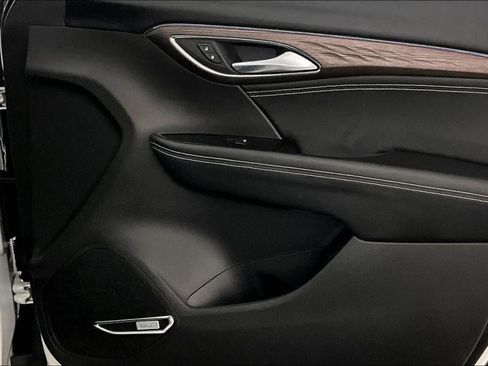 Used 2021 Buick Envision Avenir w/ Technology Package II FWD image 22