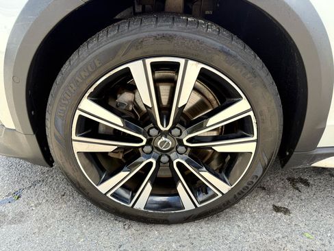 Used 2020 Volvo V60 T5 Cross Country image 11