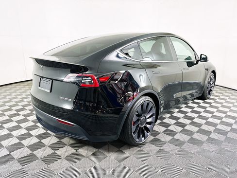 Used 2024 Tesla Model Y Performance image 3
