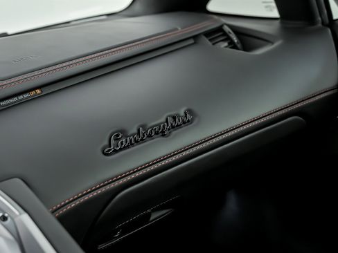 Used 2018 Lamborghini Aventador S image 36