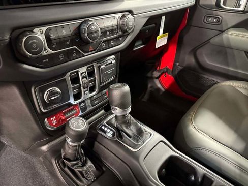 New 2025 Jeep Gladiator Mojave image 26