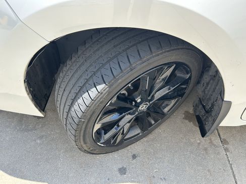 Used 2017 Toyota Corolla SE FWD image 11