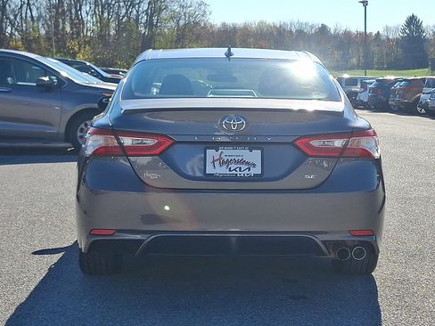 Used 2020 Toyota Camry SE image 5