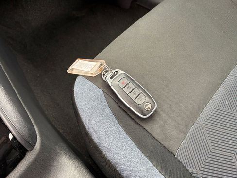 Used 2025 Nissan Versa SV FWD image 21