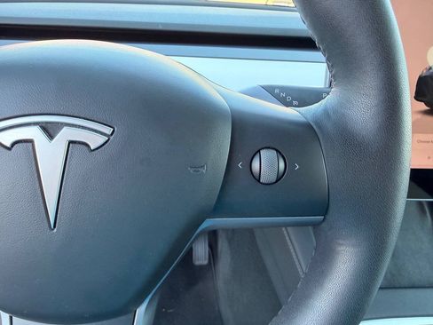 Used 2023 Tesla Model Y Long Range AWD/4WD image 40