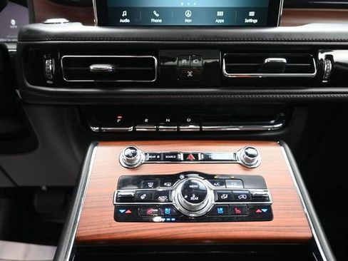 Used 2021 Lincoln Aviator Reserve w/ Equipment Group 202A AWD/4WD image 14