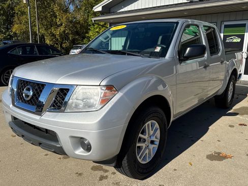 Used 2019 Nissan Frontier SV image 3
