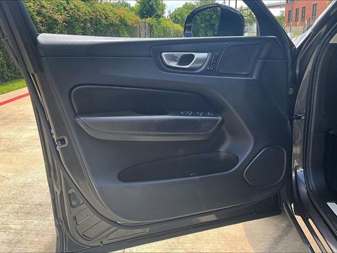 Used 2023 Volvo XC60 B5 Ultimate FWD image 25