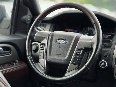 Used 2017 Ford Expedition Platinum AWD/4WD image 30