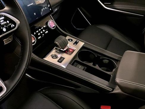 Certified 2025 Jaguar F-PACE R-Dynamic S image 19