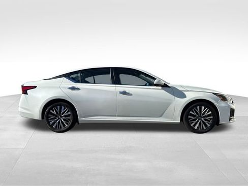 Used 2023 Nissan Altima 2.5 SV image 14