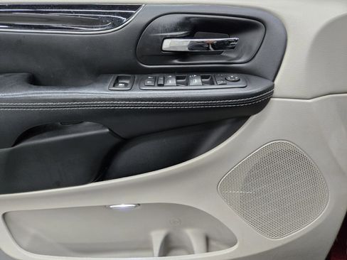 Used 2017 Dodge Grand Caravan SXT w/ Driver Convenience Group image 15