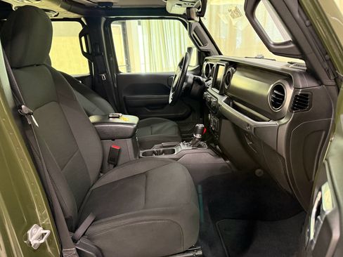 Used 2022 Jeep Gladiator Sport AWD/4WD image 25
