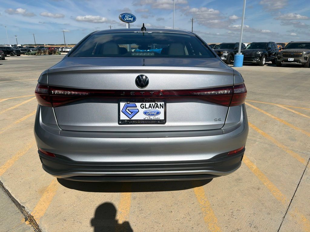Used 2025 Volkswagen Jetta SE FWD image 6