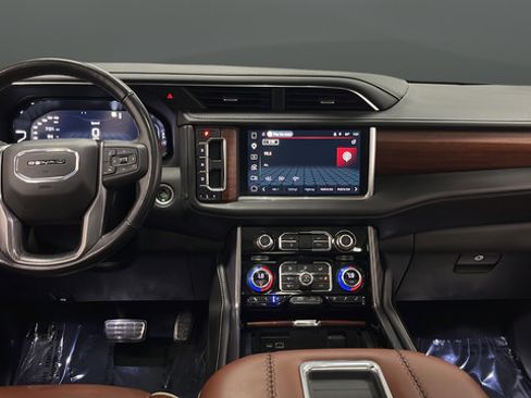 Used 2023 GMC Yukon Denali Ultimate AWD/4WD image 12
