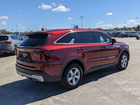 Certified 2025 Kia Sorento LX FWD image 9