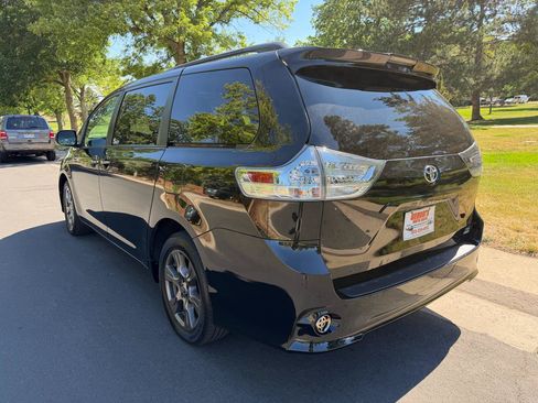 Used 2020 Toyota Sienna SE AWD/4WD image 3