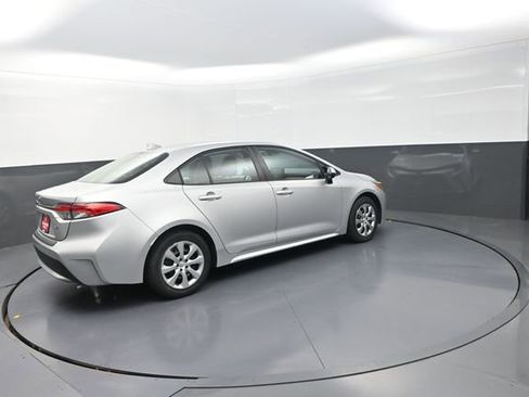 Used 2022 Toyota Corolla LE FWD image 7