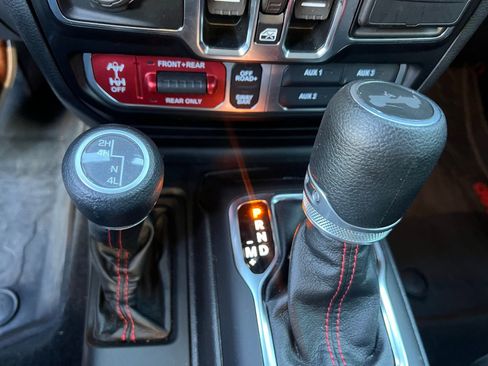 Used 2021 Jeep Wrangler Unlimited Rubicon w/ Xtreme Recon 35" Tire Package image 36