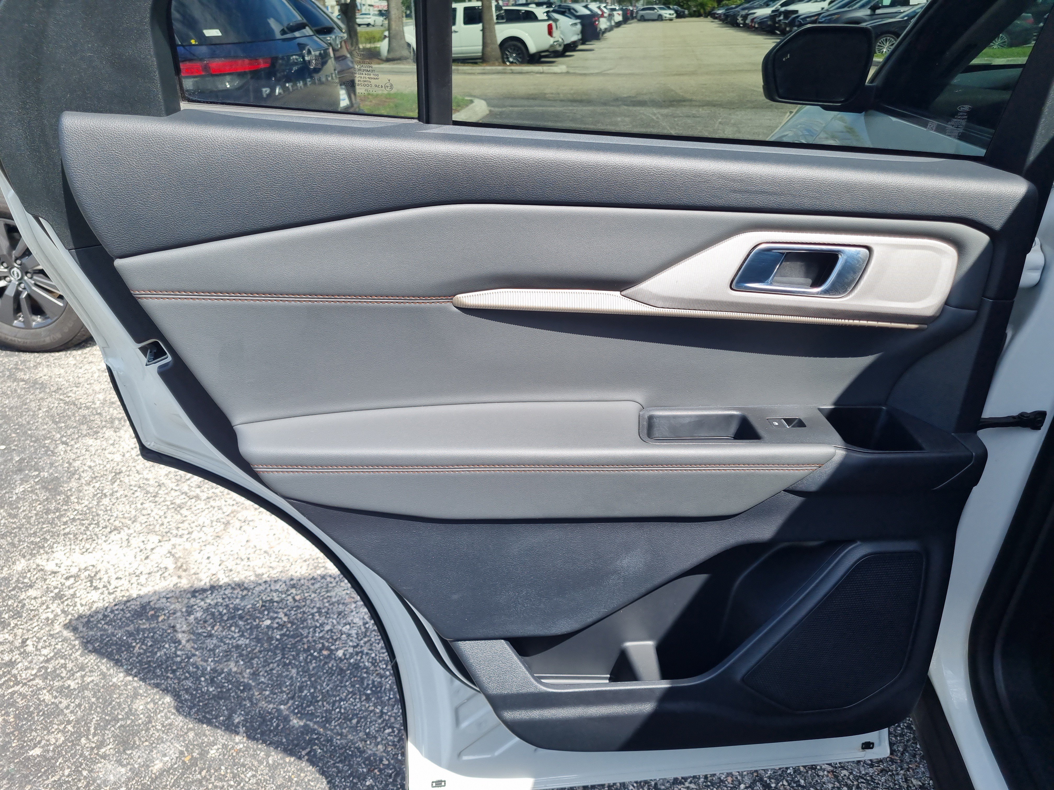Used 2025 Ford Explorer Active AWD/4WD image 15