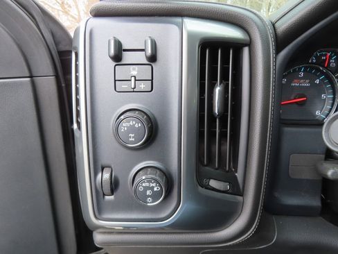 Used 2018 Chevrolet Silverado 1500 LTZ Z71 image 12