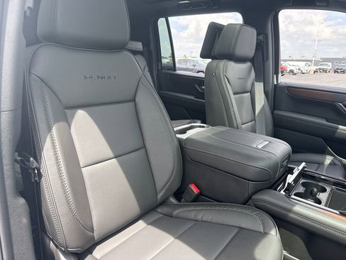 New 2026 GMC Yukon XL Denali w/ Denali Reserve Package AWD/4WD image 39