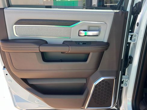 New 2026 RAM 2500 Laramie AWD/4WD image 18