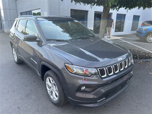 Used 2024 Jeep Compass Latitude w/ Convenience Group image 30