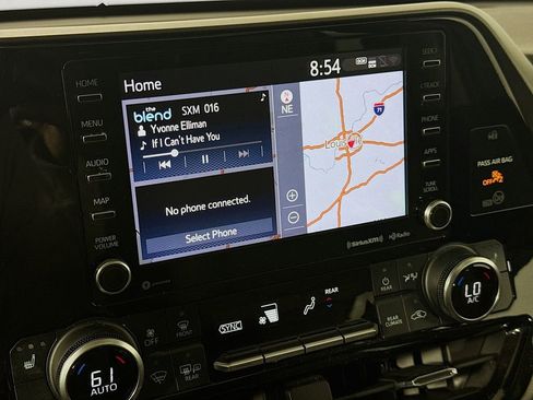 Certified 2021 Toyota Highlander XLE AWD/4WD image 15