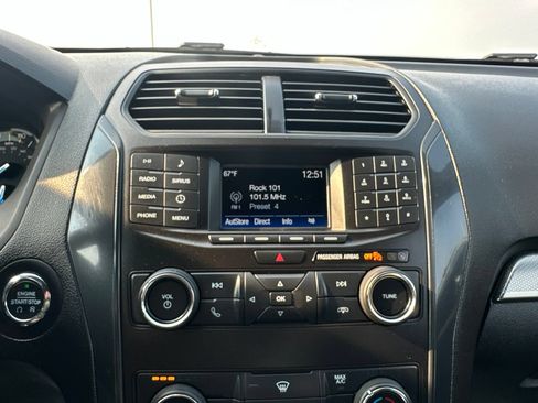 Used 2018 Ford Explorer XLT AWD/4WD image 56