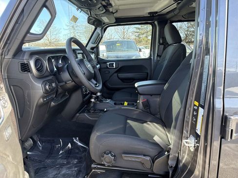 Used 2023 Jeep Wrangler Unlimited w/ Cold Weather Group image 12