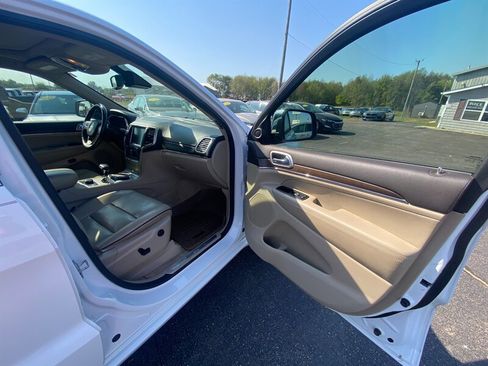 Used 2014 Jeep Grand Cherokee Overland w/ Advanced Technology Group image 8