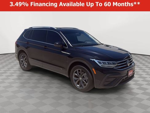 Certified 2023 Volkswagen Tiguan SE w/ Panoramic Sunroof Package AWD/4WD image 1