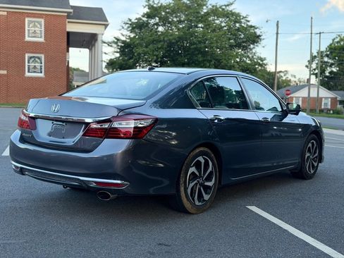 Used 2017 Honda Accord EX image 6