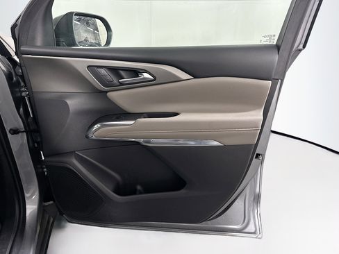 Used 2025 Chevrolet Traverse LT image 34