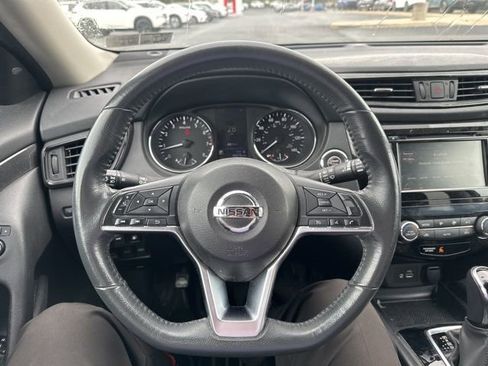 Used 2018 Nissan Rogue SV image 18