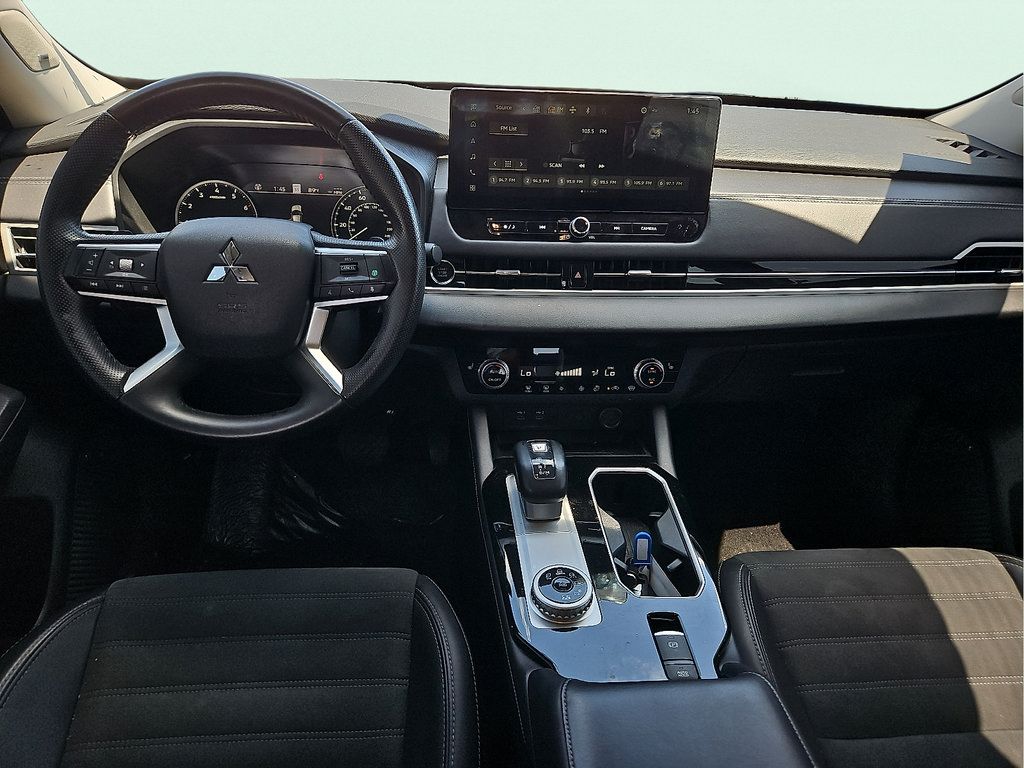 Used 2025 Mitsubishi Outlander SE AWD/4WD image 11