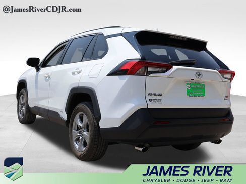 Used 2025 Toyota RAV4 XLE AWD/4WD image 3
