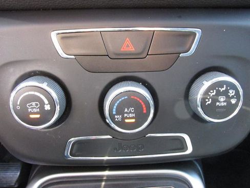 Used 2018 Jeep Compass Latitude AWD/4WD image 13