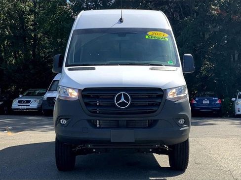 Used 2024 Mercedes-Benz Sprinter 2500 image 2